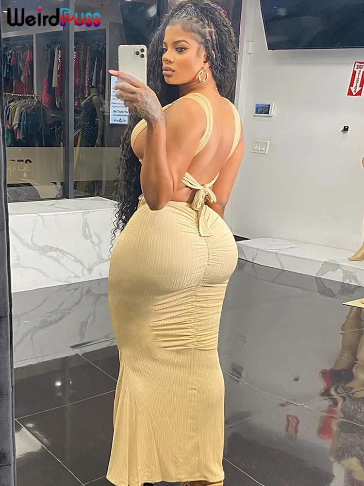 Женское облегающее мини-платье с вырезами и открытой спиной