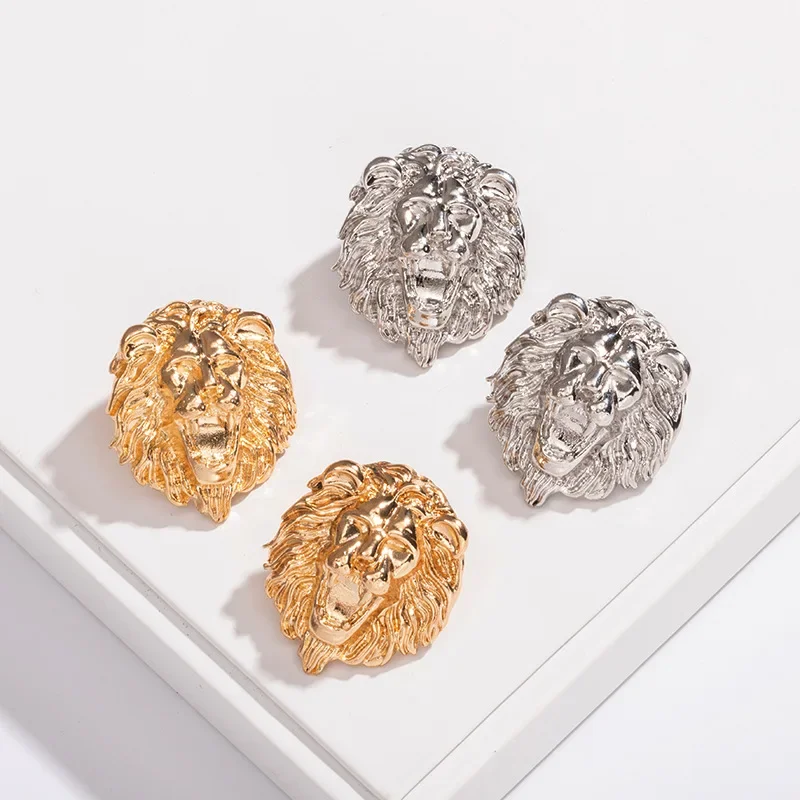 Женские серьги-гвоздики в стиле панк