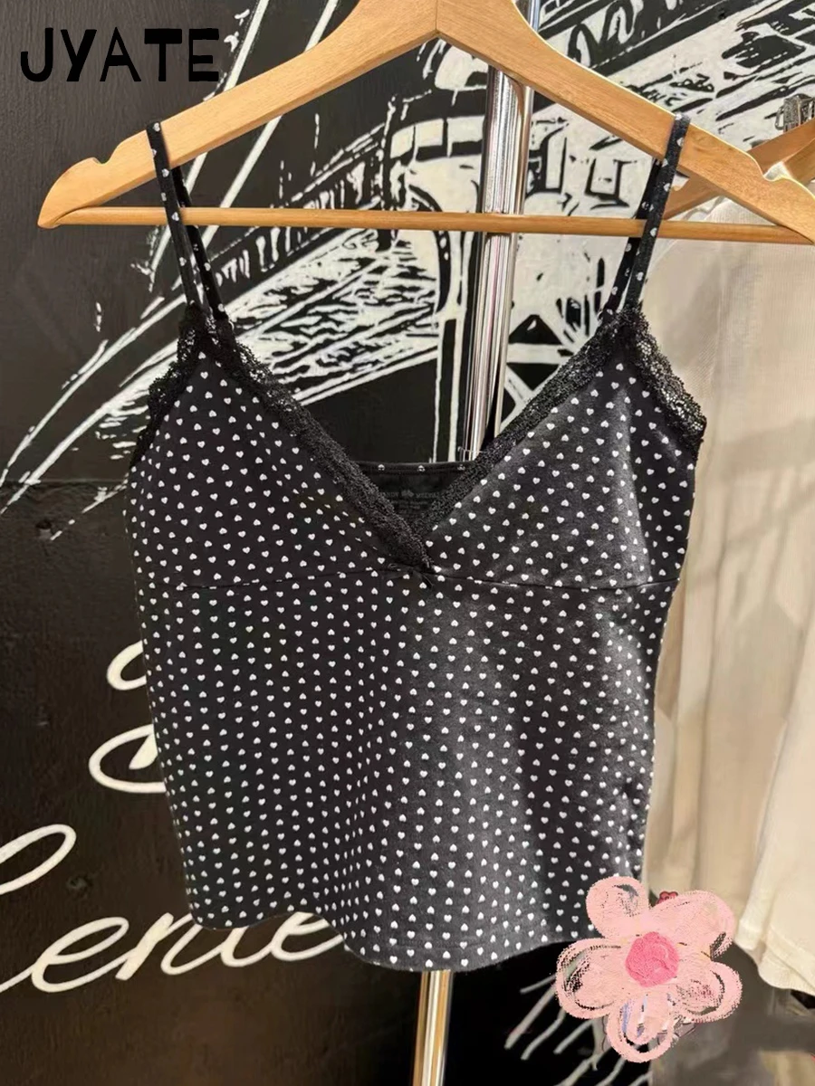 Женская хлопковая майка с кружевной отделкой и V-образным вырезом