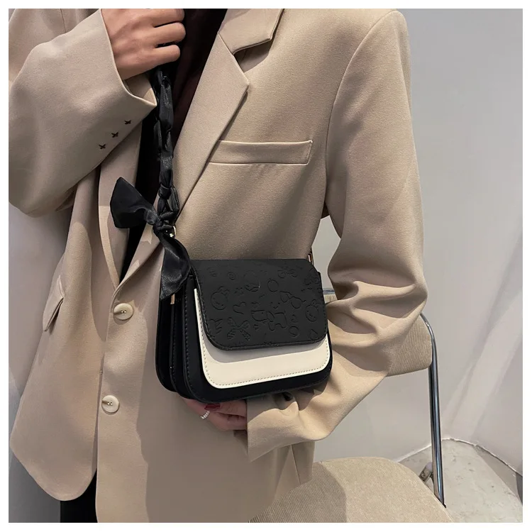 

Solid color embossed interlayer small bag women's bag 2022 autumn new trendy fashion single shoulder messenger bag simple small