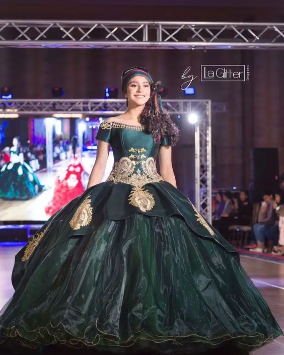 

Hunter Green Princess Quinceanera Dresses Off Shoulder Ruffles Puffy Applique Lace-up Corset vestido para 15 anos debutante