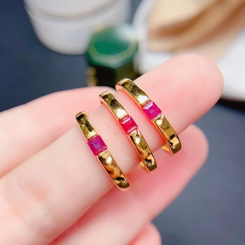 Женское кольцо из серебра 925 пробы с натуральным Рубином 3 х3 мм