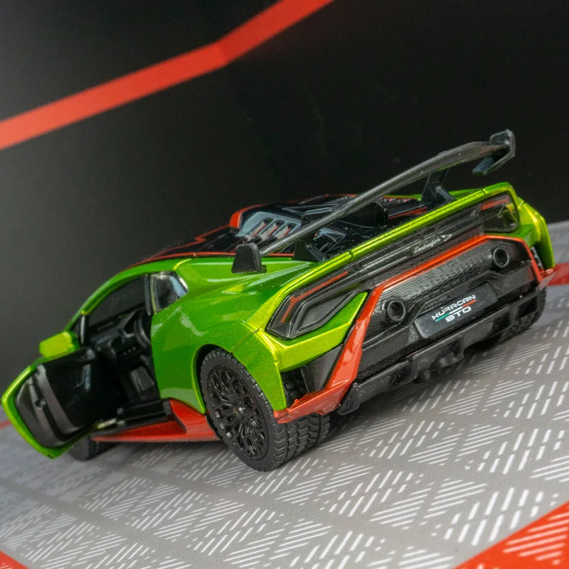 Фото Модель автомобиля Lamborghini STO от Rastar в масштабе 1:32, из сплава, с открывающимися дверями и капотом, с имитацией звука и света. №1