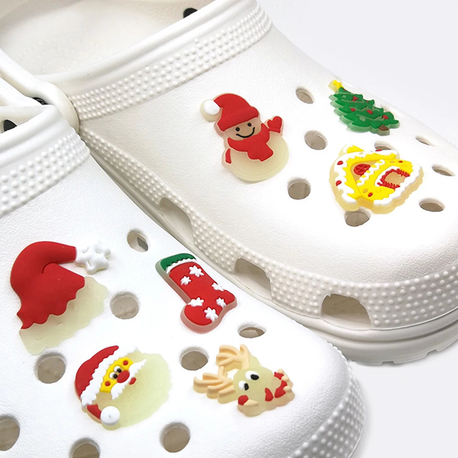 

7Pcs/Set Christmas Tree Fluorescent Shoe Buckle PVC Cartoon Snowman Elk Cartoon Christmas DIY Shoe Charms Decoration Accessories