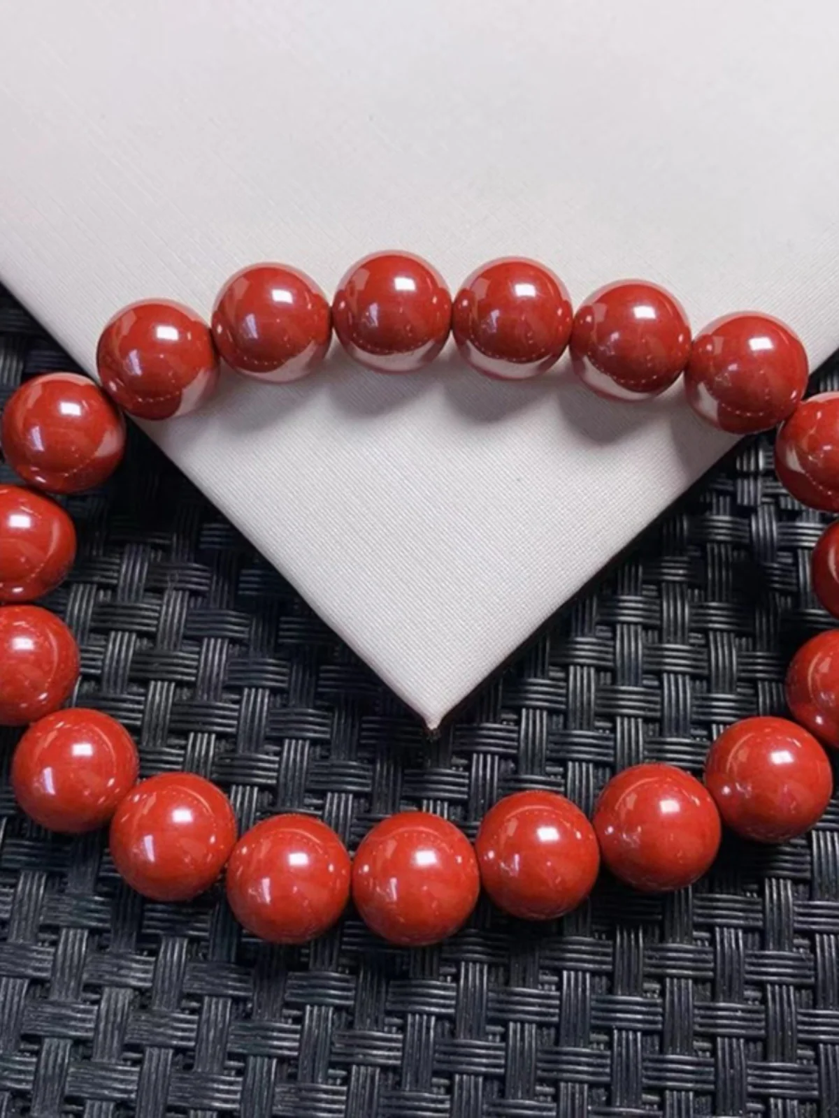 Яркий браслет Fideli с полированной натуральной императорной необработанной рудой