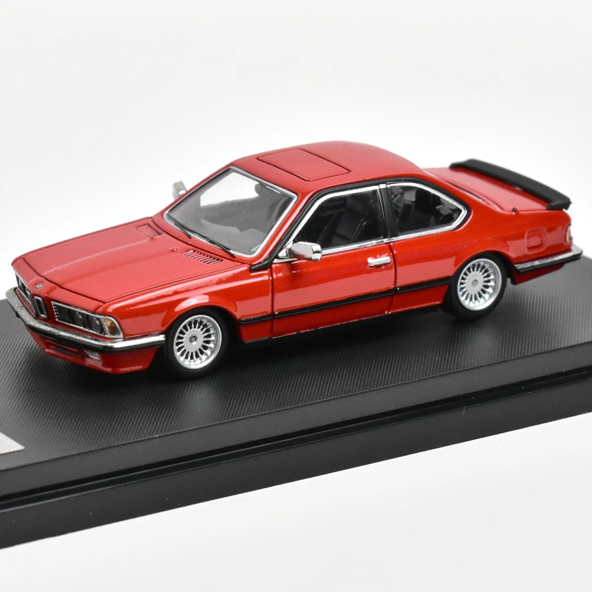 Литая модель автомобиля Street оружия SW 1:64 E24 635 CSI