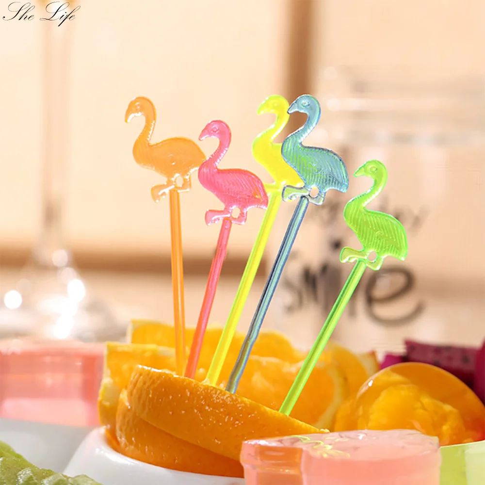 

200pcs Disposable Fruit Fork Flamingo Plastic Fruit Stick Pastry Fork Party Buffet Desserts Forks Food Cocktail Stick Home Party