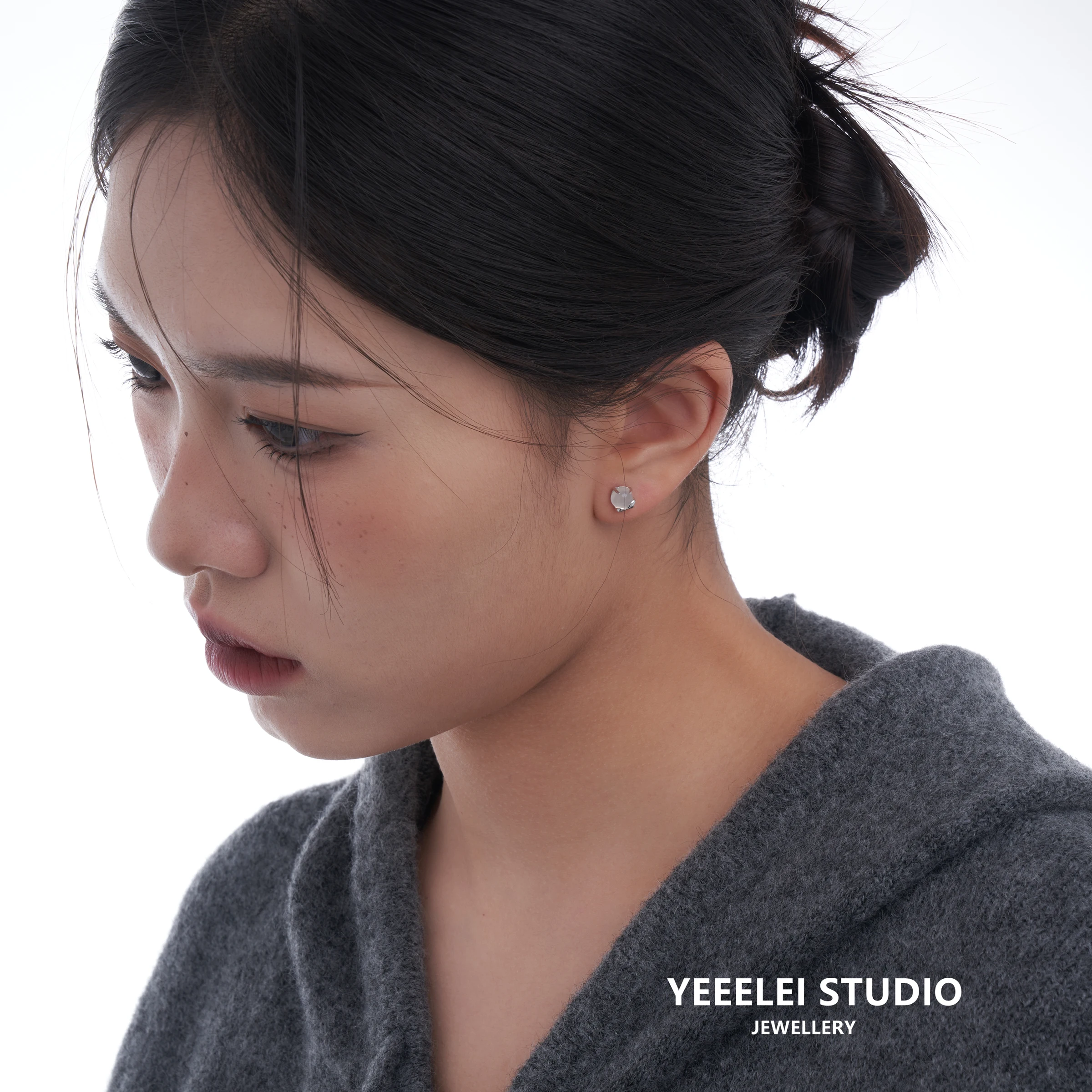 Густой снег на карнизе! Женские серьги-гвоздики из стерлингового серебра с белым