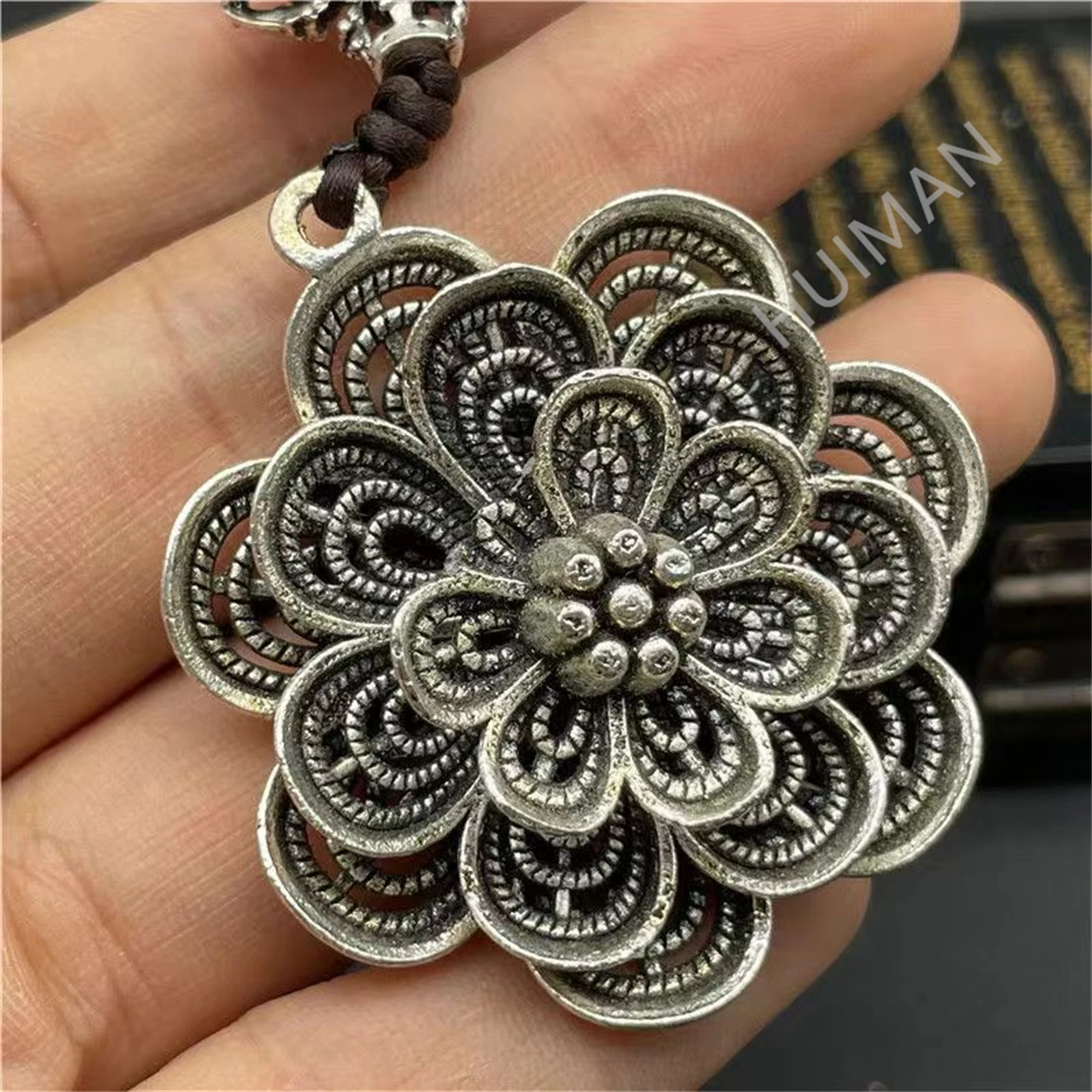 

Free Delivery Elaborate Miao Silver Handmade Hollow Out Lucky Wealth“Cattle”Pendant Ornaments Metal Handicrafts Decorate