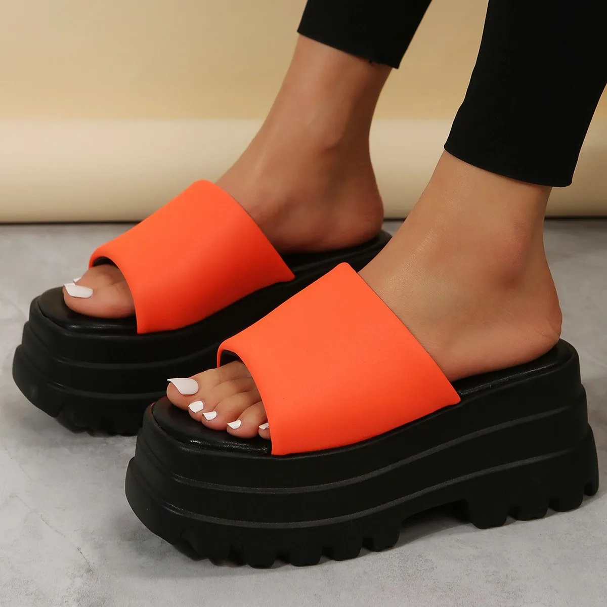 2023 Summer New Women's Slippers Fashion Matsuke Heel Thick Sole 43 Size Slippers Women's Wedge Slippers Designer Sandals