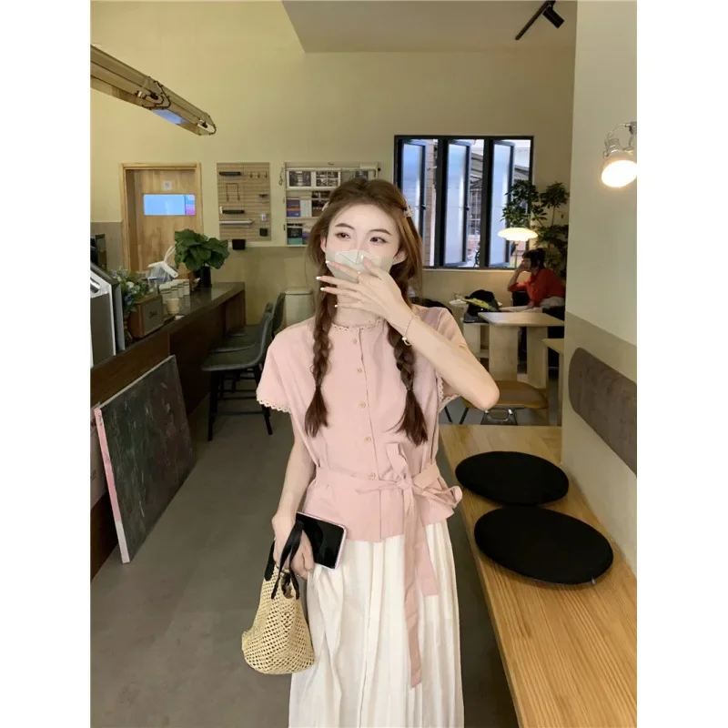 Женское платье-рубашка с драпировкой элегантное однотонное платье поясом и