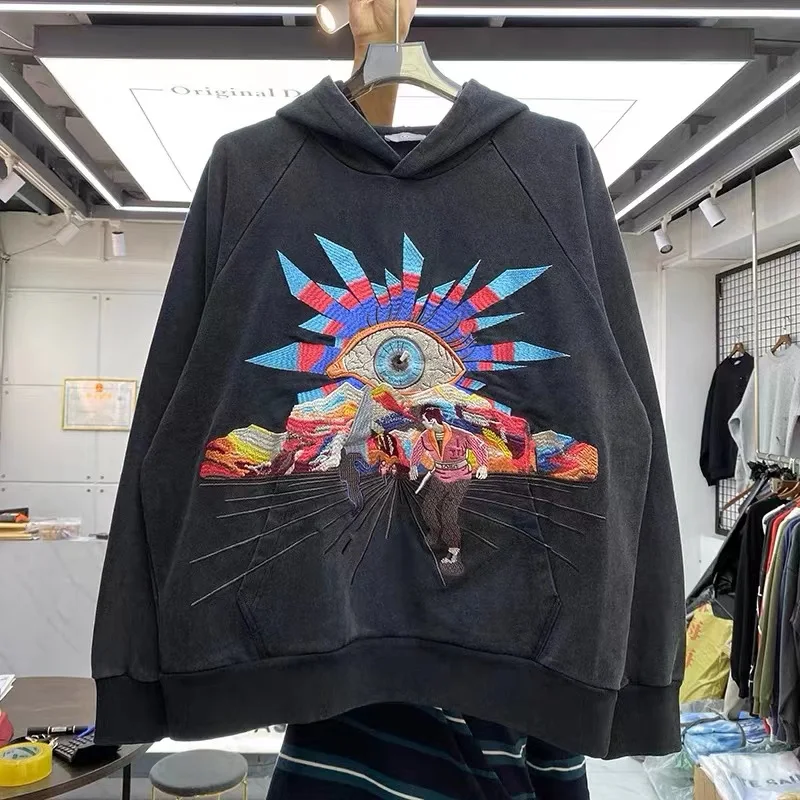 

Creatively embroidered sweater with loose hoodie