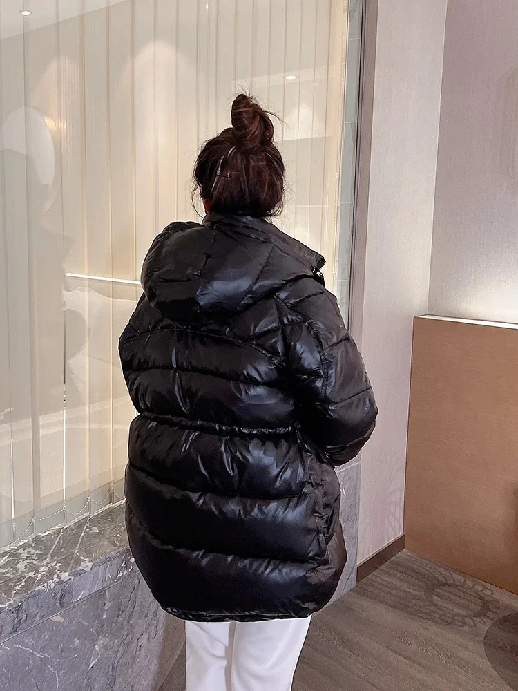 Рисунок 2 - Женская короткая парка с капюшоном и карманами