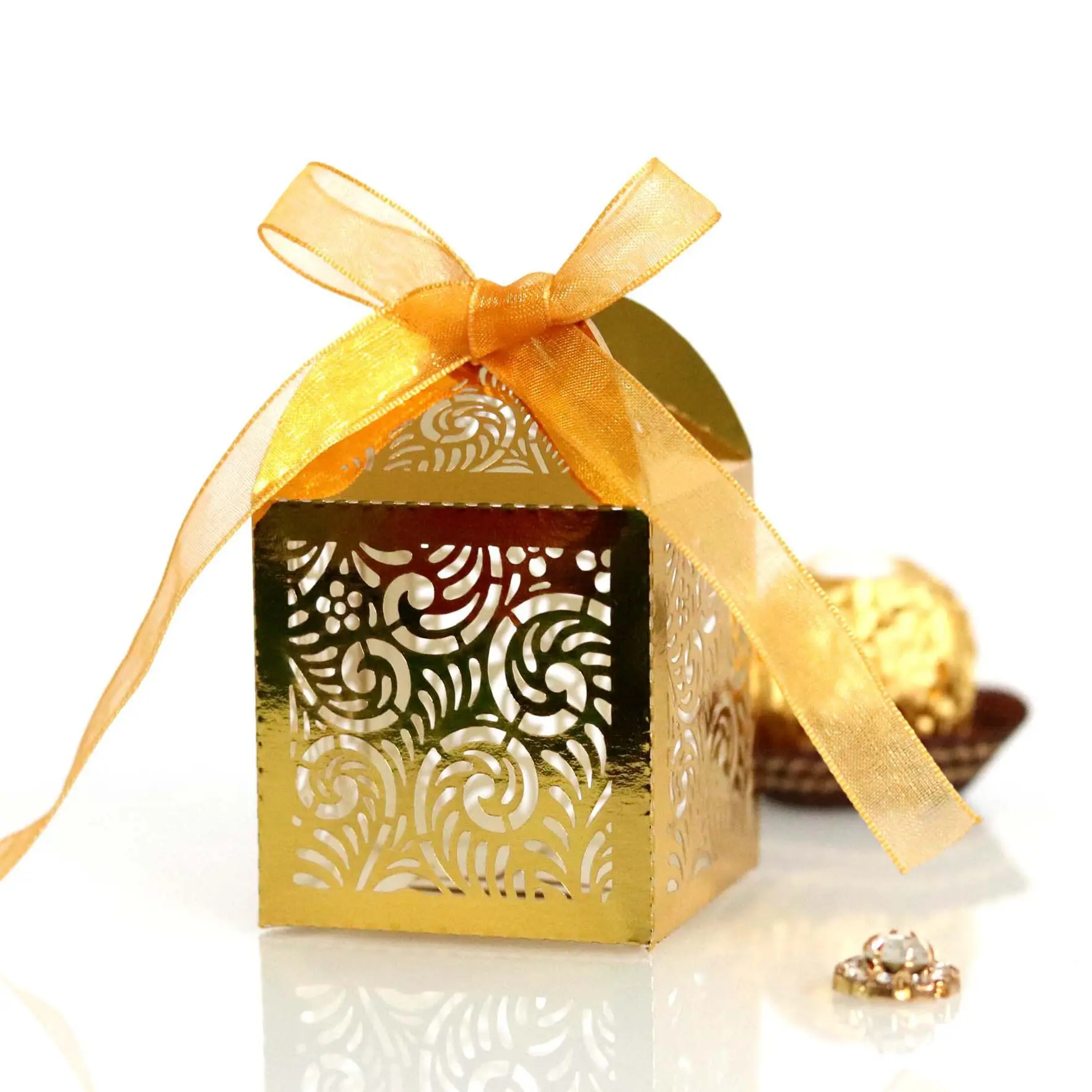 

Wedding Souvenirs Guests Favor Box Door Gift Box Laser Cut Hollow Filigree Design Birthday Party Chocolate Pack