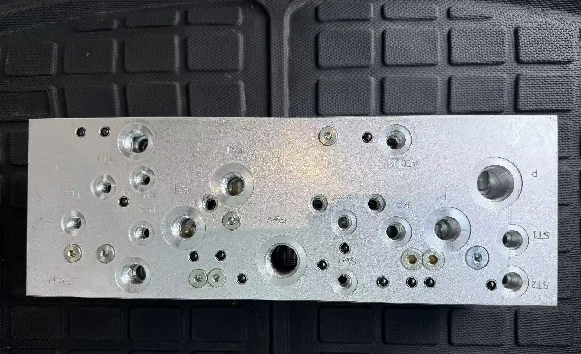 Фото Блок главного коллектора Genie Parts 94860GT, функция DC BI, подходит для Genie Z-45 DC (только корпус главного клапана, электромагнитный клапан не входит в комплект). №2