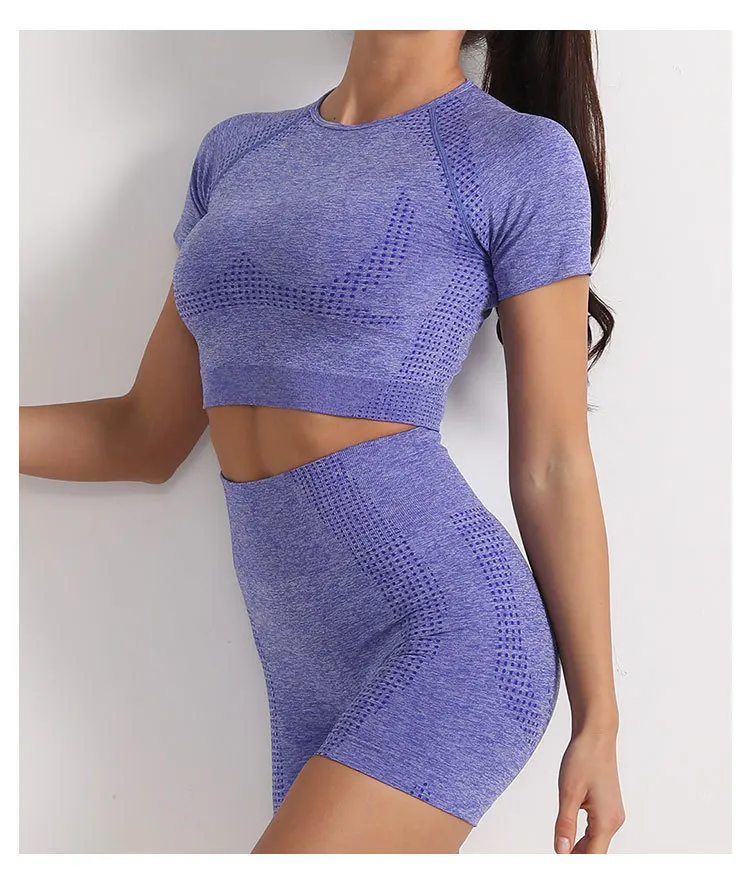 Женский спортивный костюм из двух предметов однотонный укороченный топ и