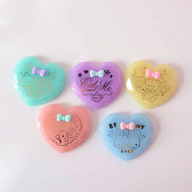 

2022 Hot Women Girl Folding Hair Brush with Mirror Compact Pocket Size Travel Comb Heart Shaped Gift Cute Mini Pocket Mirror