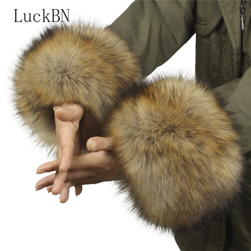 

Women Faux Fox Fur Cuffs Wristband Winter Warmer Arm Wrist Raccoon Fur Sleeve Gloves Female Elastic Oversleeve 2pcs