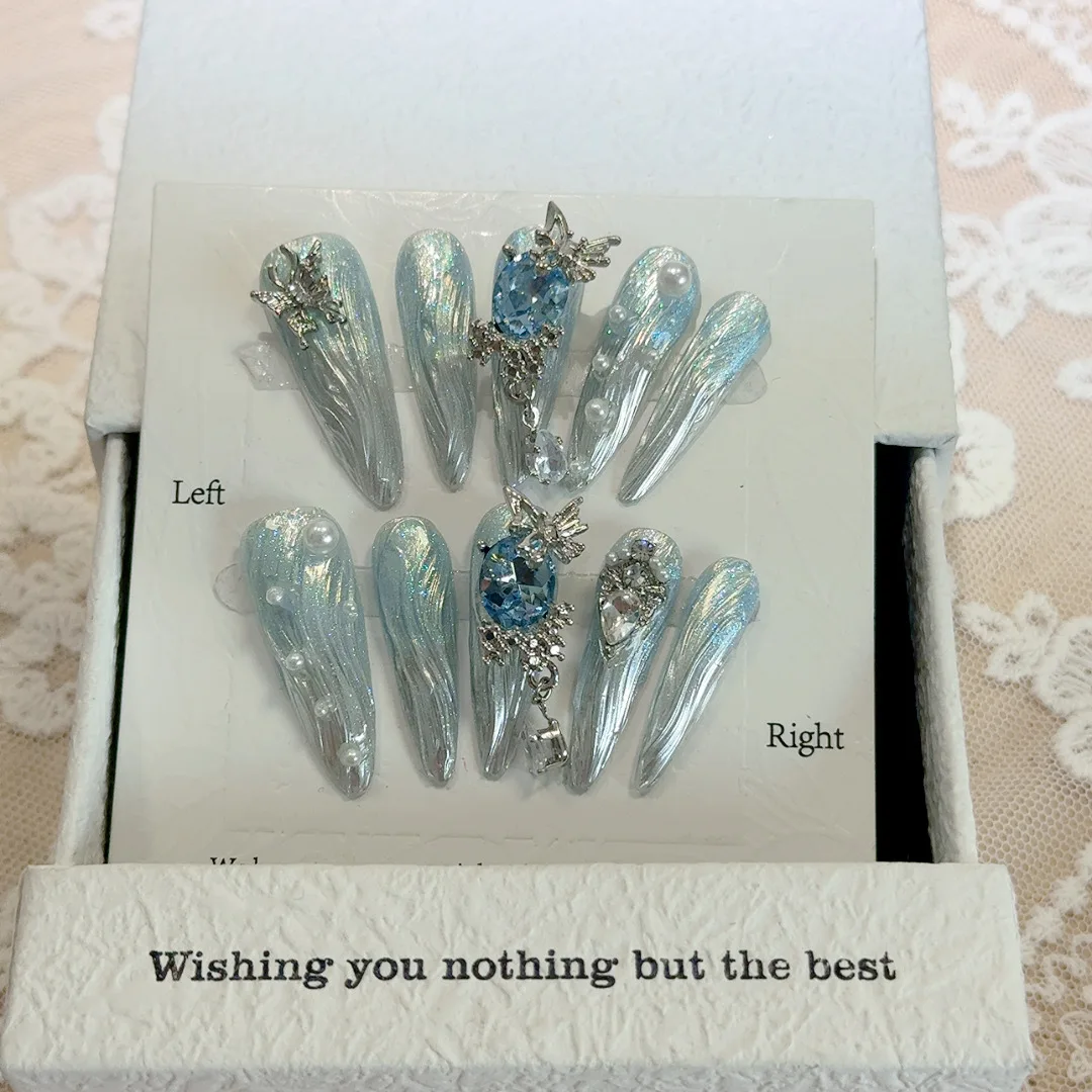 Накладные ногти ручной работы с металлическим декором в виде бабочки длинные