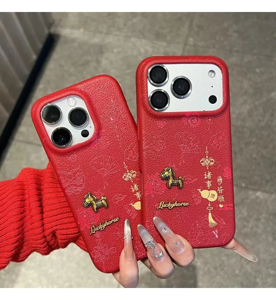 Фото Чехол для iPhone 17/16 Pro Max с 3D-изображением золотой лошади и кожаным узором, все в порядке, все под контролем. №4