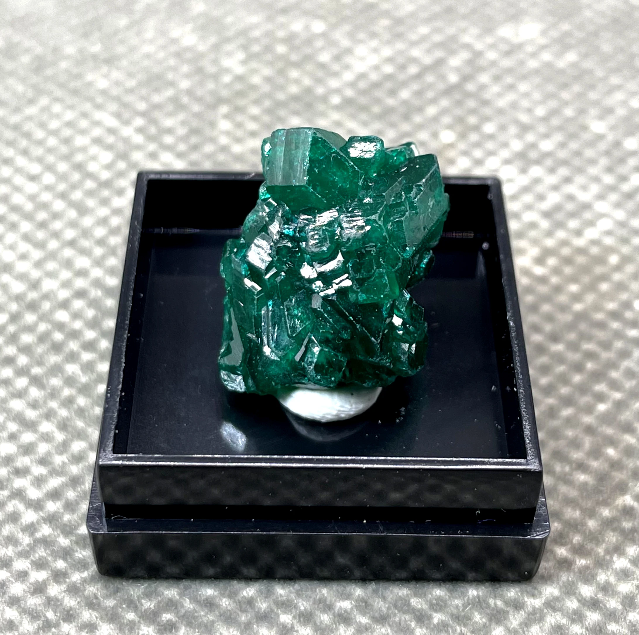 Очень редкий! 100% натуральный минеральный образец диоптазы Конго, камни и кристаллы, кварцевые драгоценные камни + Размер коробки 2,6 см