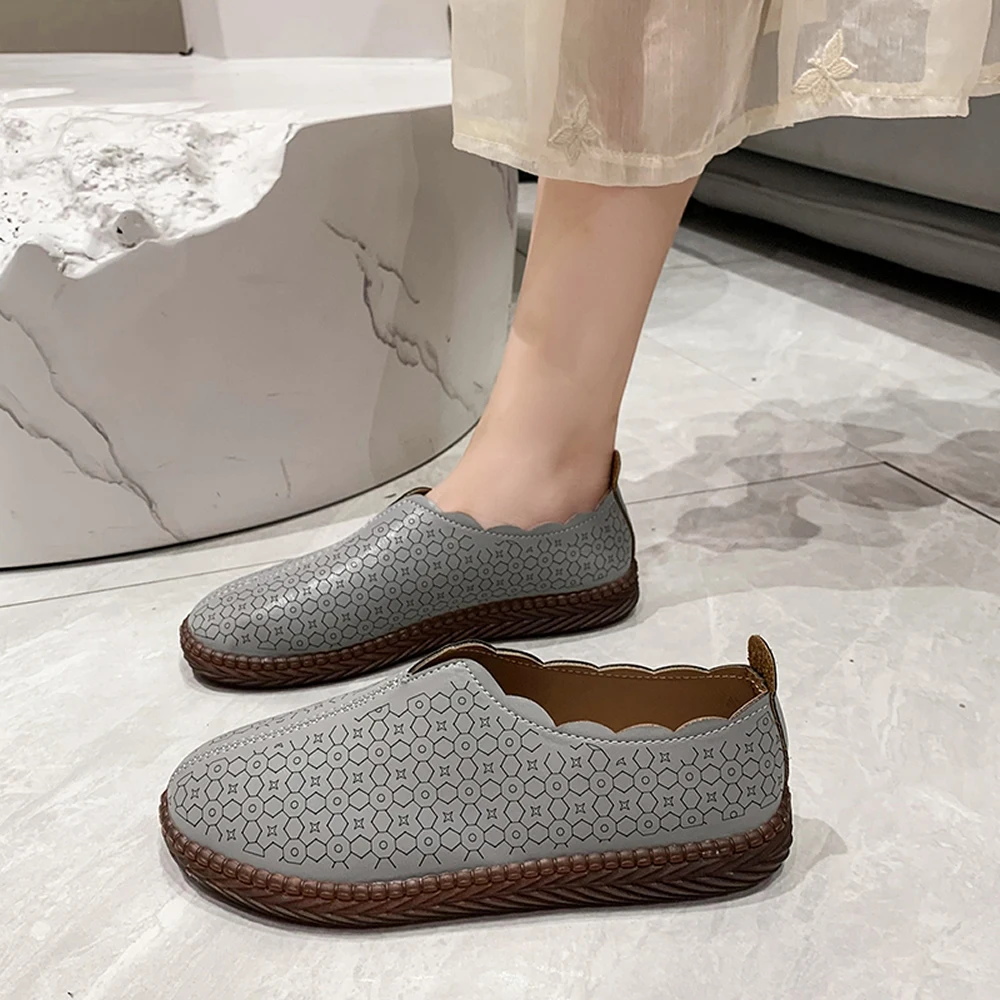 Leather single shoe a foot lazy shoes 2023 new fashion everything flat mother shoes soft leather soft sole