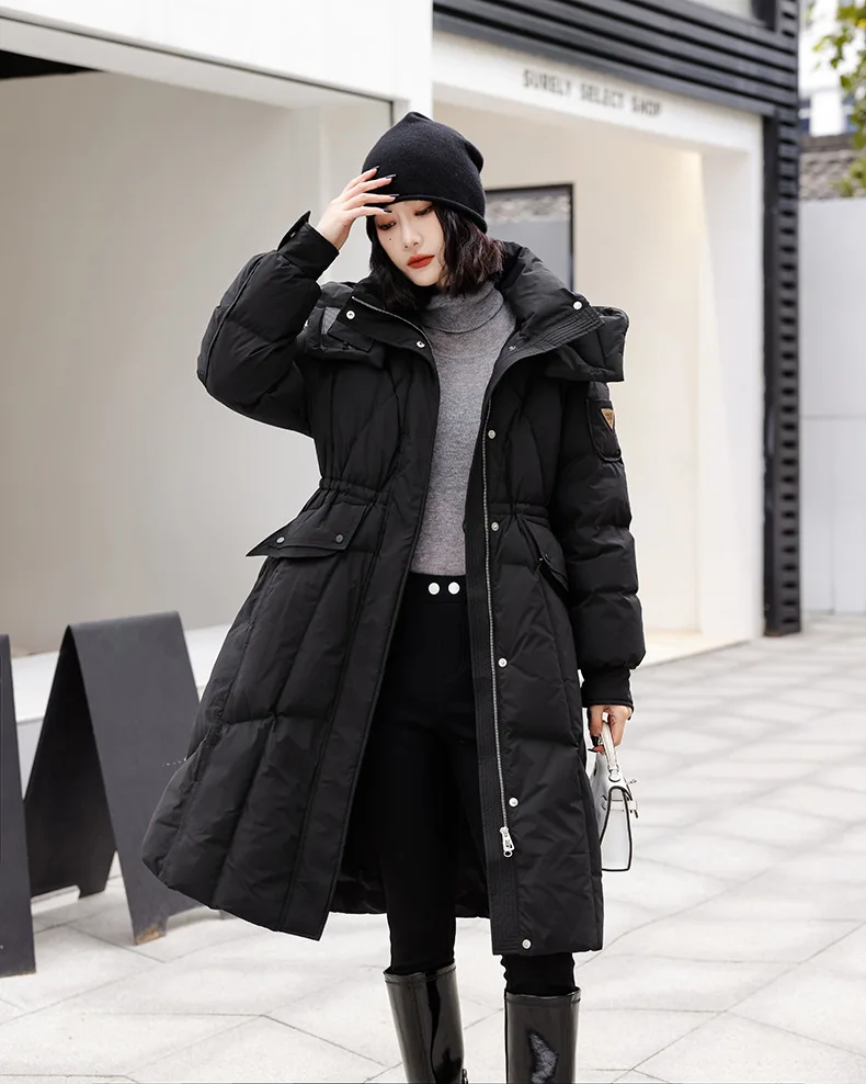 

Зимний женский пуховик средней длины из плотной и плотной ткани