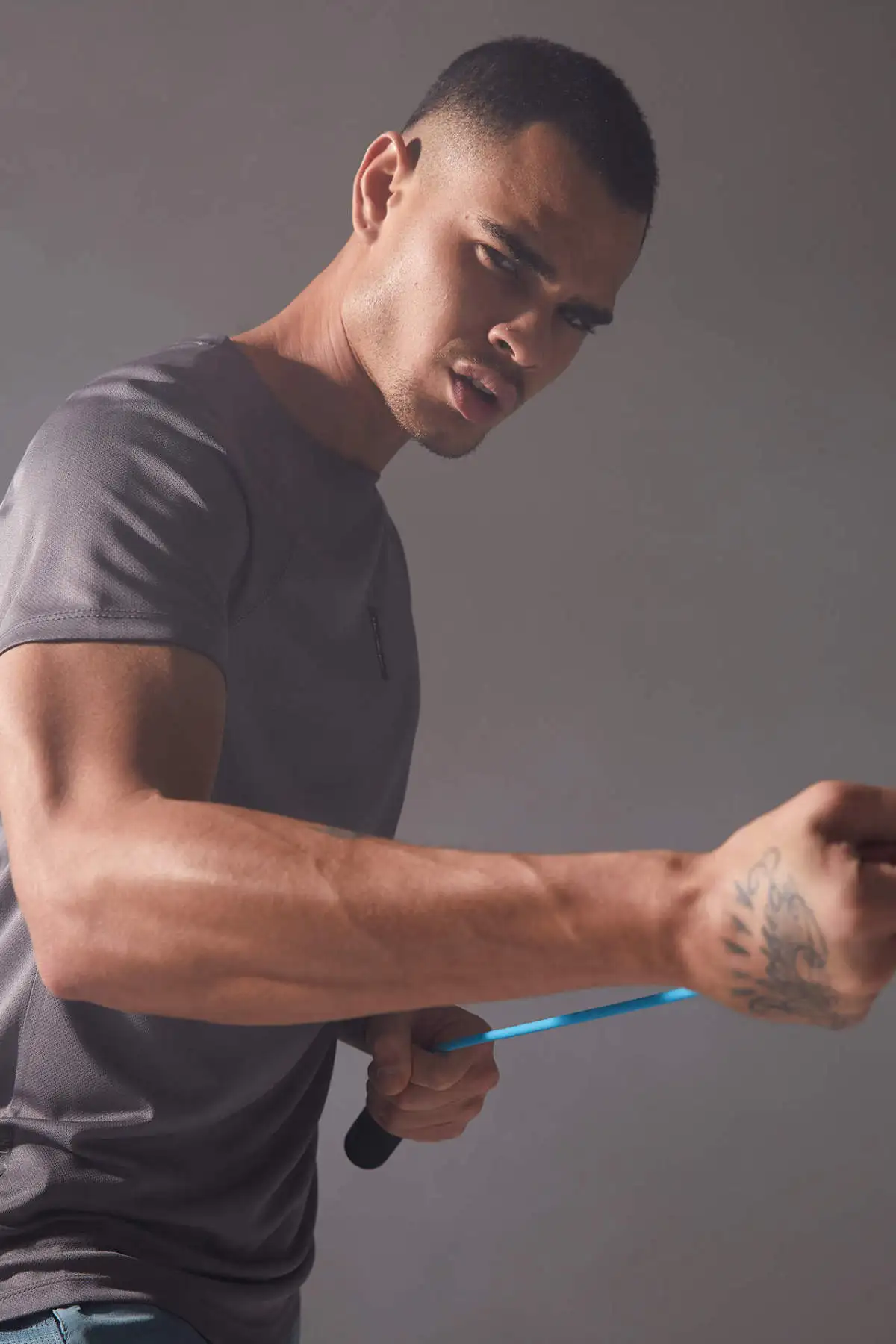 Весенняя Мужская футболка DeFacto хлопковая с круглым вырезом буквенным принтом