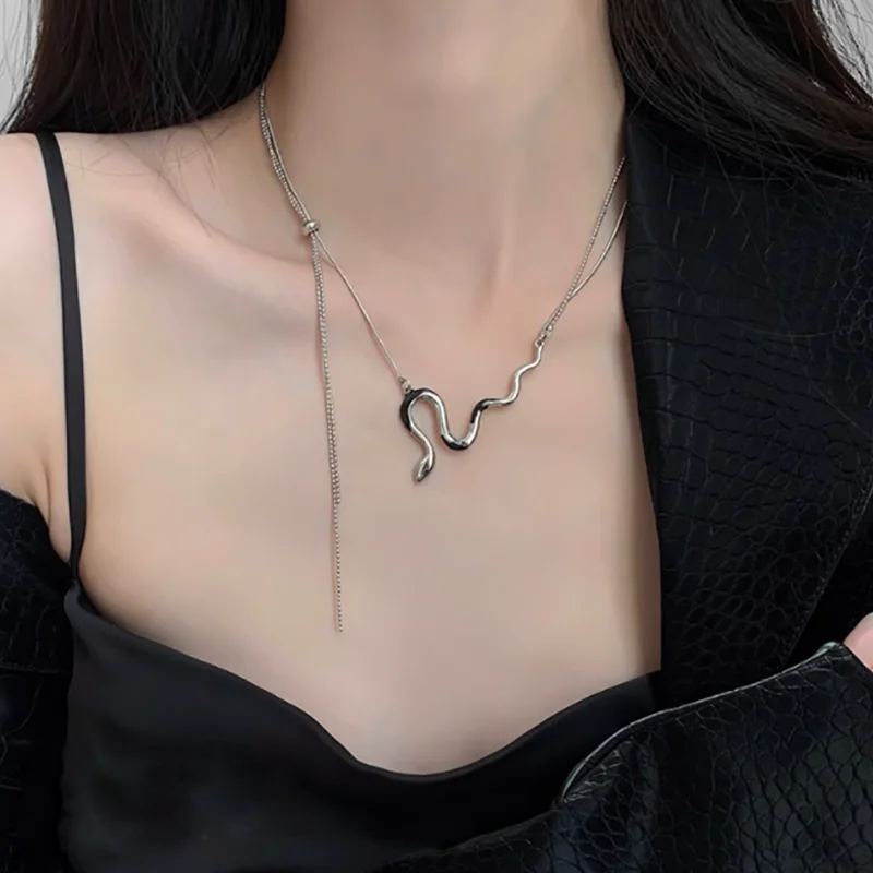 

Snake Shape 2 Layer Women Necklace Tassel Hip Hop Punk Fashion Cool Girls Personality All-match Clavicle Chain Jewelry Party Bar