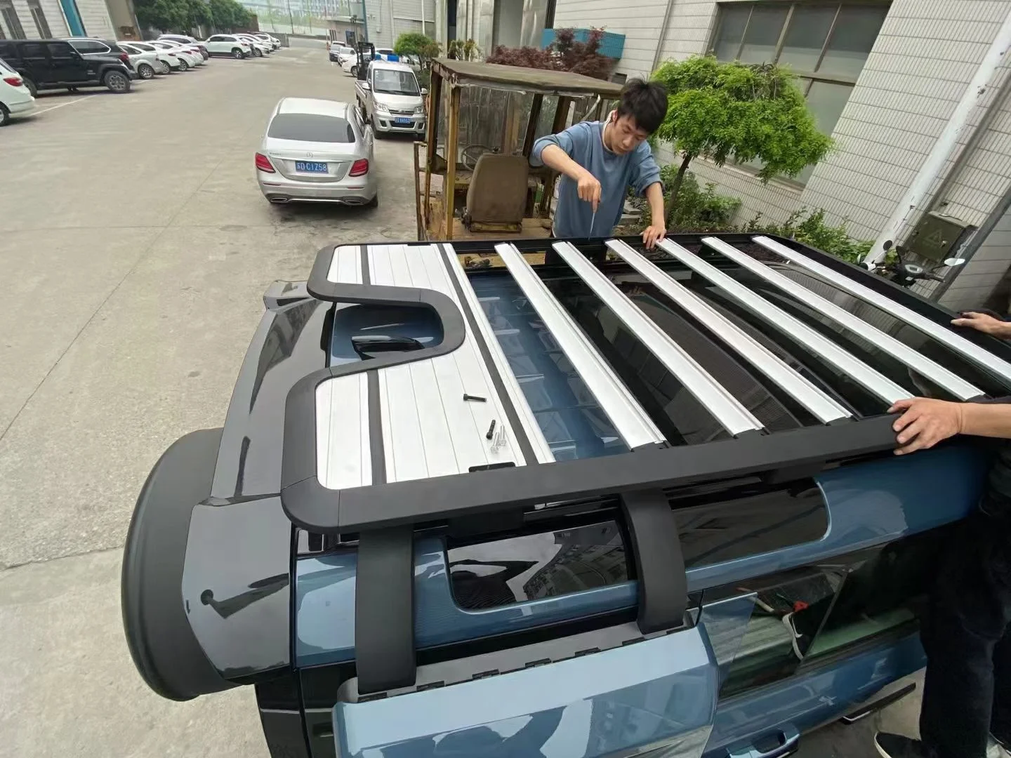 Рисунок 2 - Алюминиевый багажник на крышу для