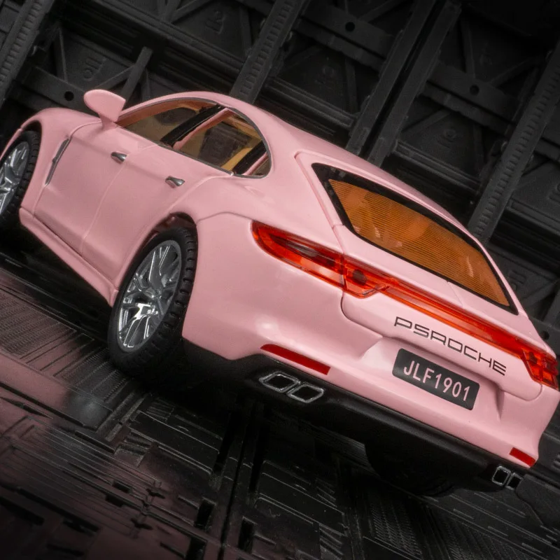 Модель автомобиля Porsche Panamera из сплава металла, масштаб 1:24, коллекционная, с открывающимися дверями, капотом и багажником, со звуковыми и световыми эффектами. (art.: 3920d7e07adab) - 3920d7e07adab