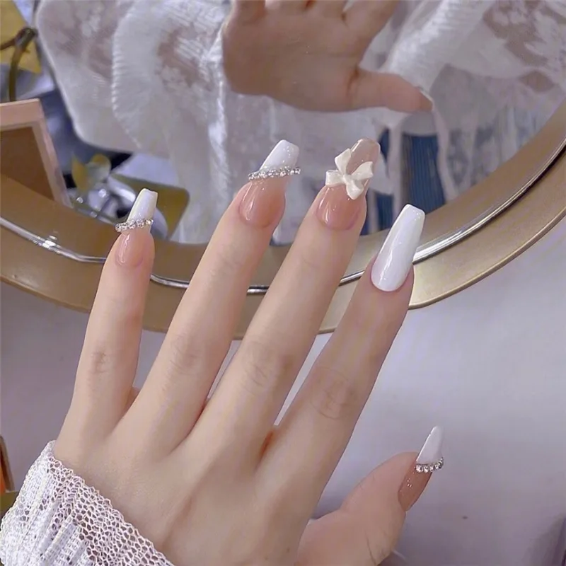 

Beautiful and Fashionable Nails French Nail Enhancement White Butterfly Nails Women's Artificial Nails Daily Wear Skills