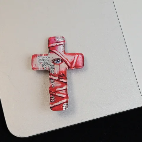 Акриловая заколка для волос с крестом
