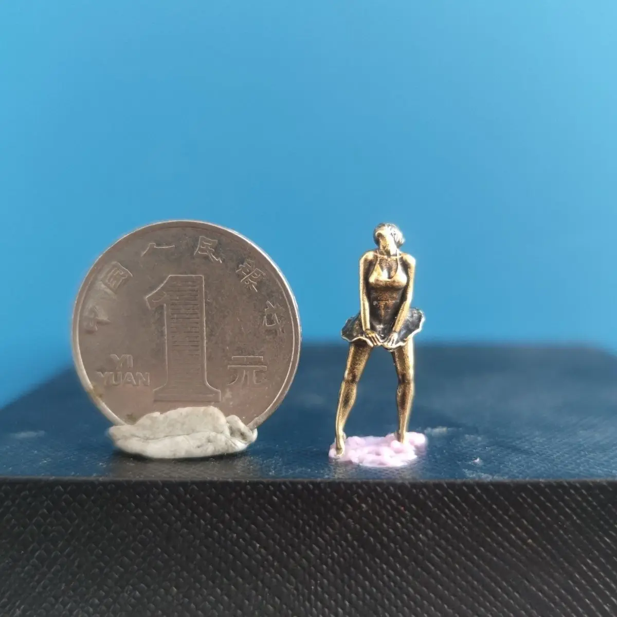 Медная фигурная модель автомобиля