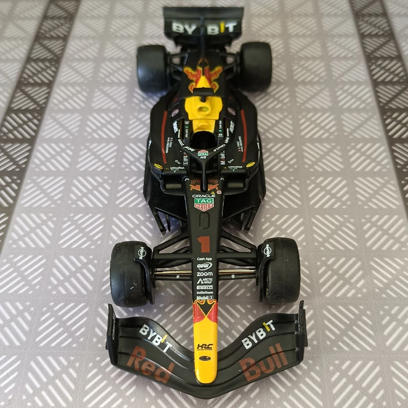 Фото Модель гоночного автомобиля Формулы-1 Red Bull RB19 в масштабе 1:43: высокая детализация, тонкая работа, отличное качество. №5