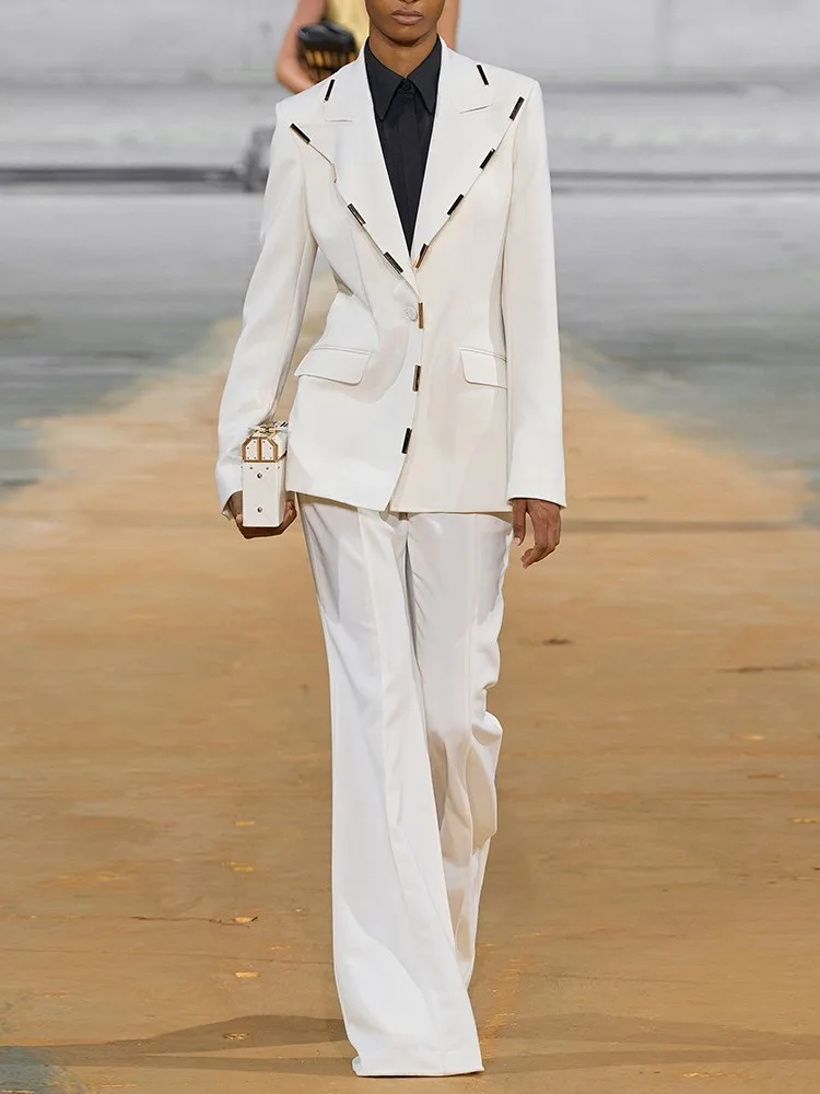 

Женский брючный костюм с металлическим украшением, облегающий деловой костюм черного и белого цветов, комплект из двух предметов, 2023