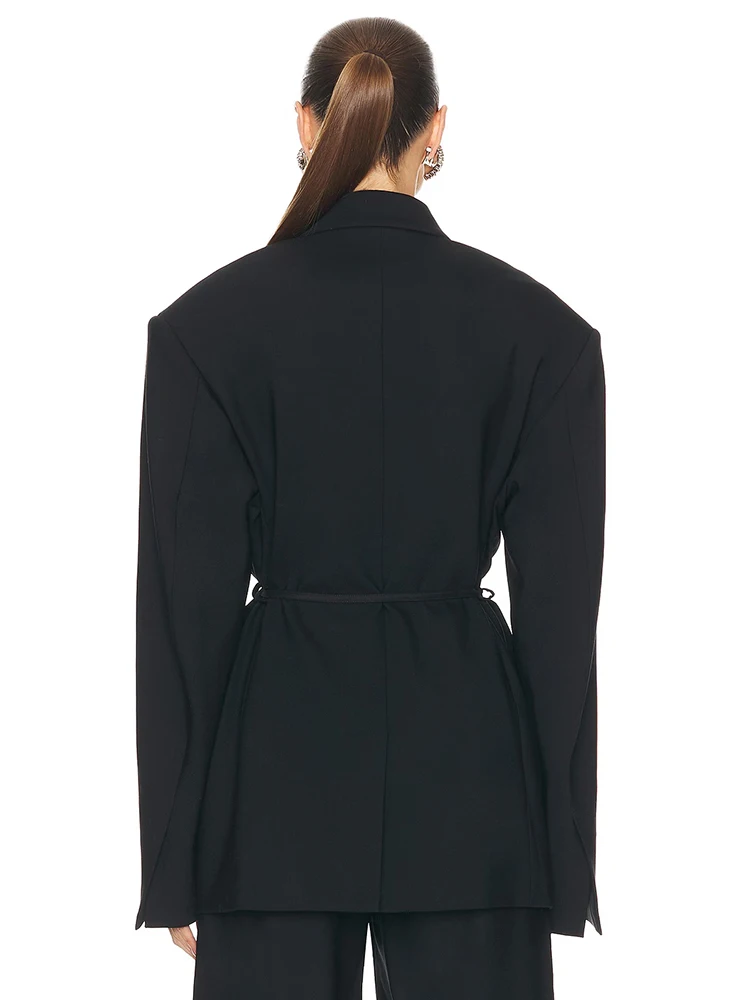 Женский пиджак с длинными рукавами черный и галстуком-бабочкой осень 2024