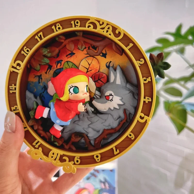 Фото POP MART Molly 20-летие: Серия Time Rotation – Коллекционная фигурка-сюрприз (Blind Box) для декора рабочего стола, игрушка-машинка, подарочная коробка-сюрприз №2