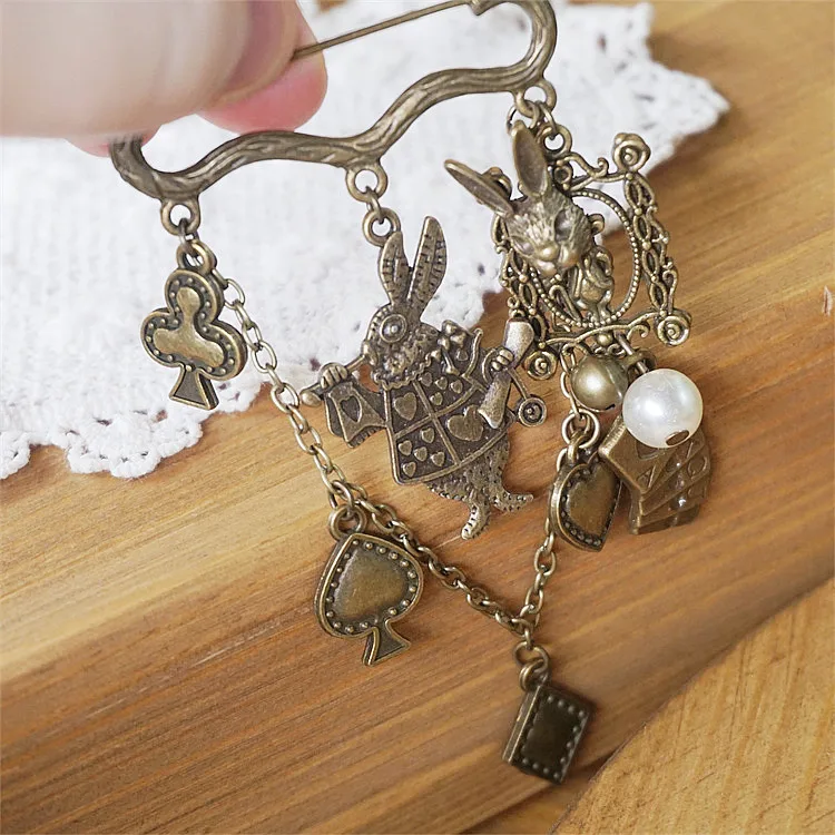 

DEAR-LIFE Handmade jewelry literary retro anti-glare buckle personality retro Alice's brooch exquisite retro jewelry