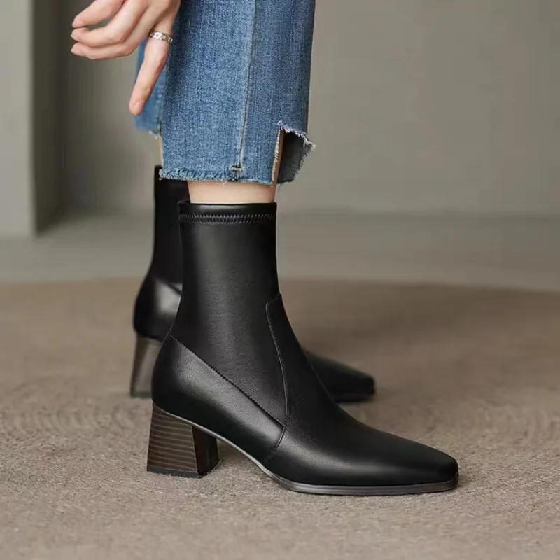 Женские ботинки челси на высоком каблуке с острым носком