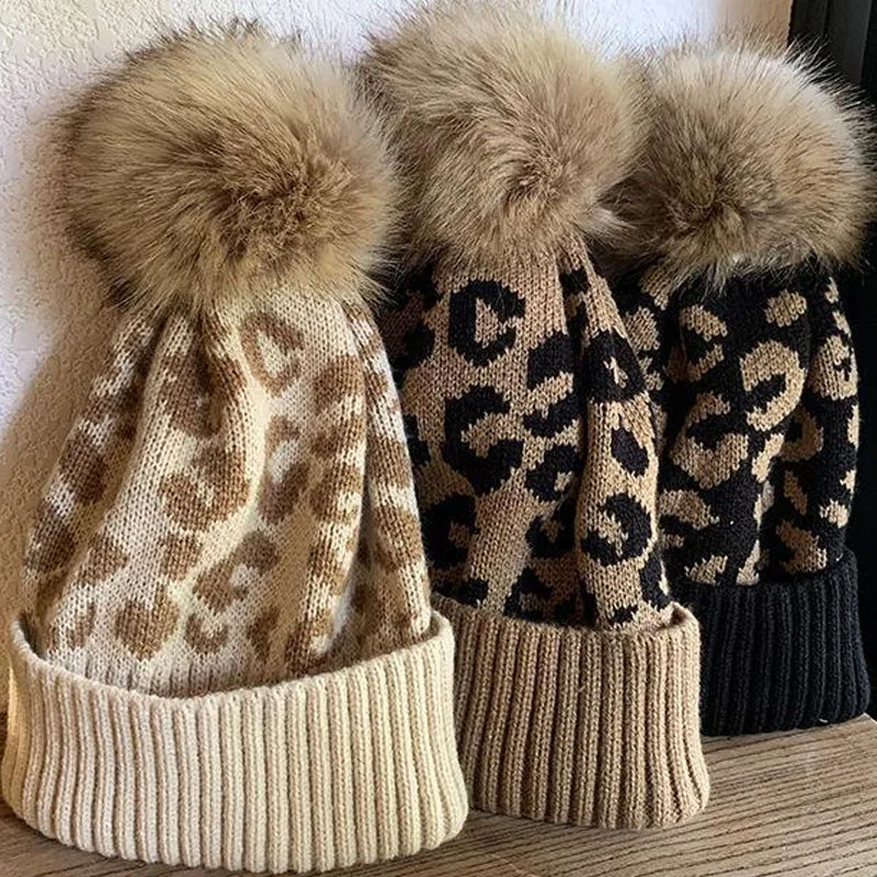 Шапка-бини с помпонами и принтом леопарда цвет в ассортименте
