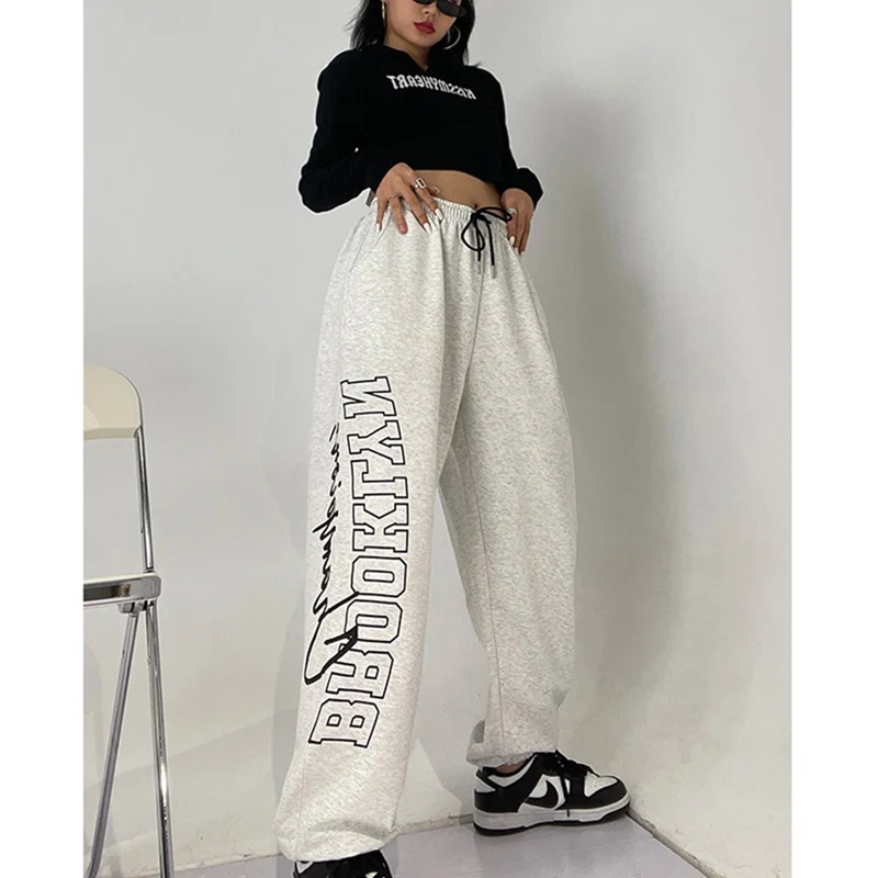 

Осенние новые женские блестящие серые брюки с высокой талией, прямые мешковатые уличные брюки в стиле хип-хоп, винтажные свободные брюки с ш...