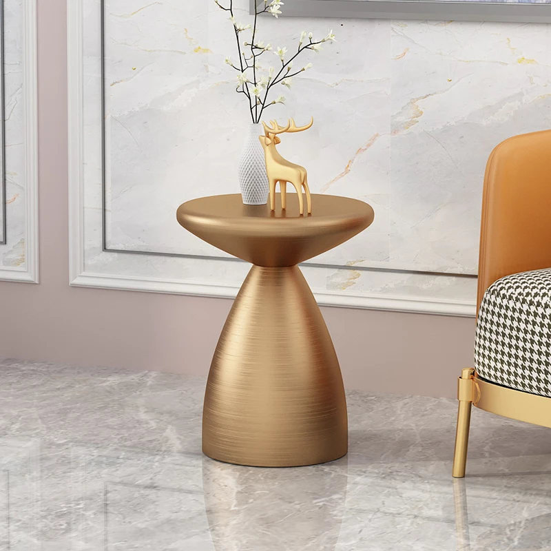 

Роскошный боковой столик с углами, простой современный креативный прикроватный столик для дивана, итальянские маленькие чайные журнальные столики, мебель для гостиной