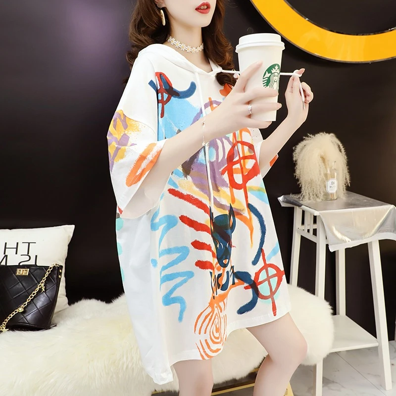 Женская футболка средней длины с коротким рукавом и капюшоном