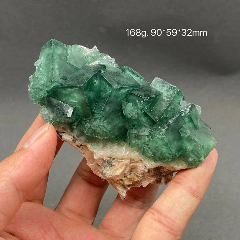 Подвески из зеленого фианита