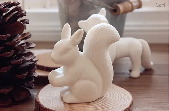 

Керамическая фигурки белки и лисы