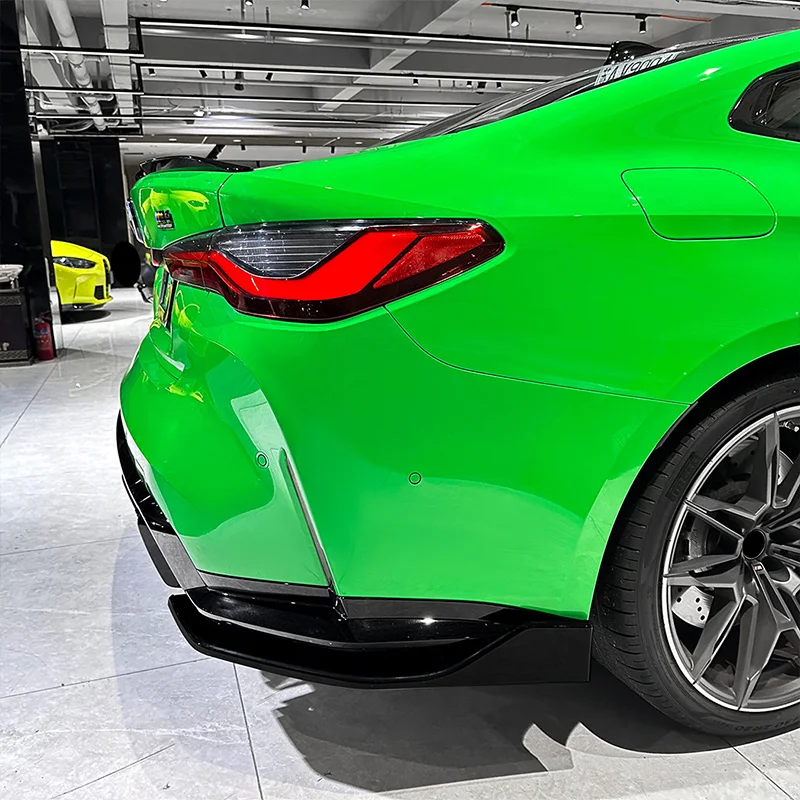 Фото Для BMW M4 G82 G83 2021+ Высококачественный задний бампер из АБС-пластика с воздуховодами и спойлером, внешняя декоративная накладка, глянцевый черный, под карбон №5