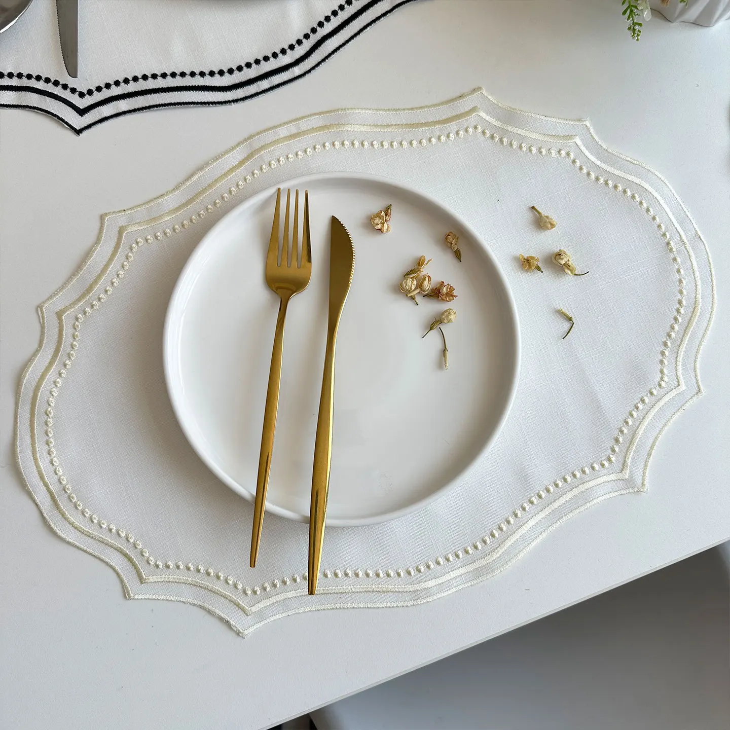 

Французский кружевной тканевый коврик