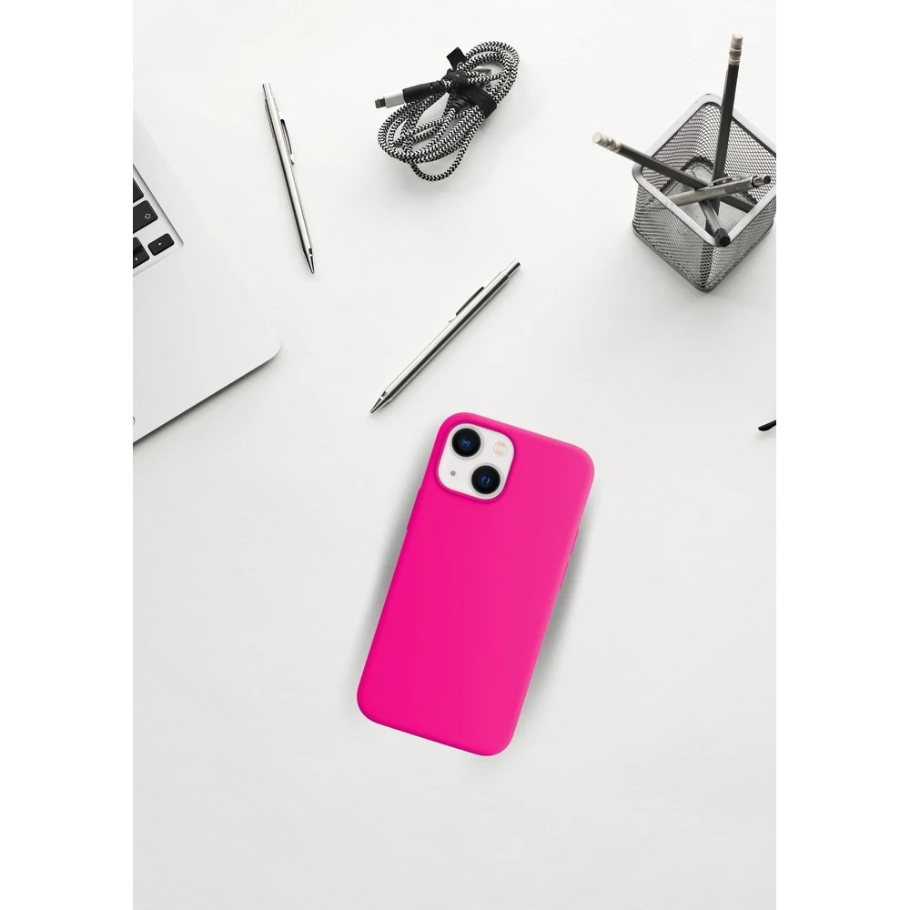 Чехол на iPhone 13 (на айфон 13) силикон ярко-розовый фуксия с логотипом |