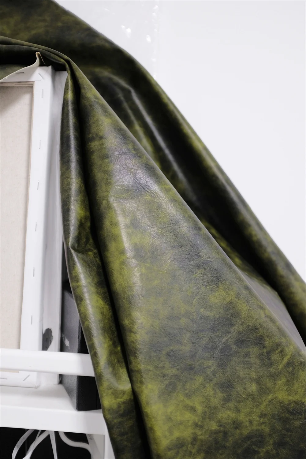 Желто-зеленая ткань для изготовления старой искусственной кожи